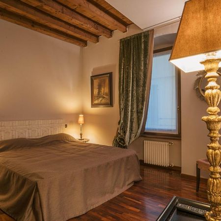 Napule...E Apartments Peschiera del Garda Dış mekan fotoğraf