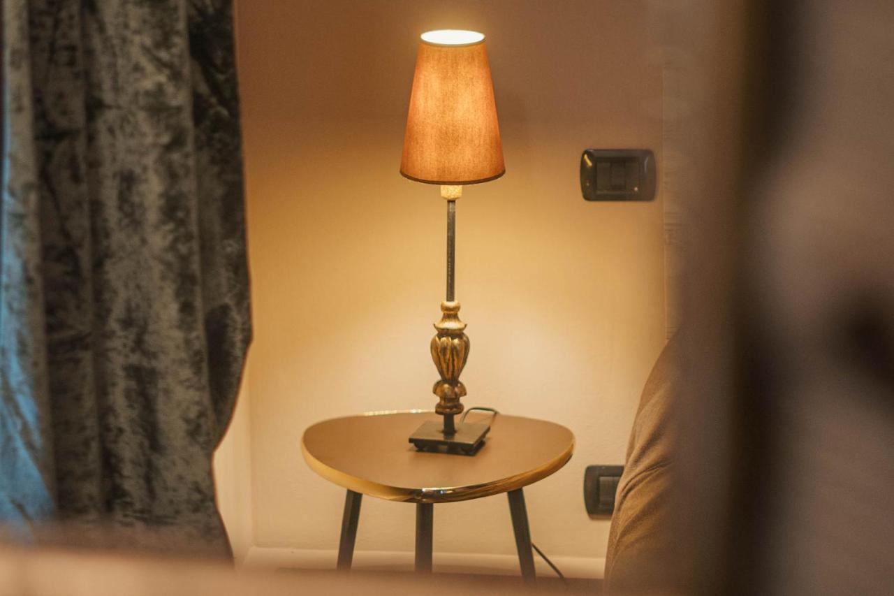 Napule...E Apartments Peschiera del Garda Dış mekan fotoğraf