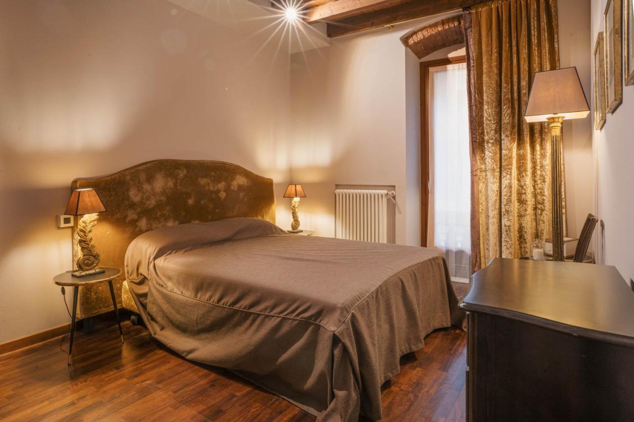Napule...E Apartments Peschiera del Garda Dış mekan fotoğraf